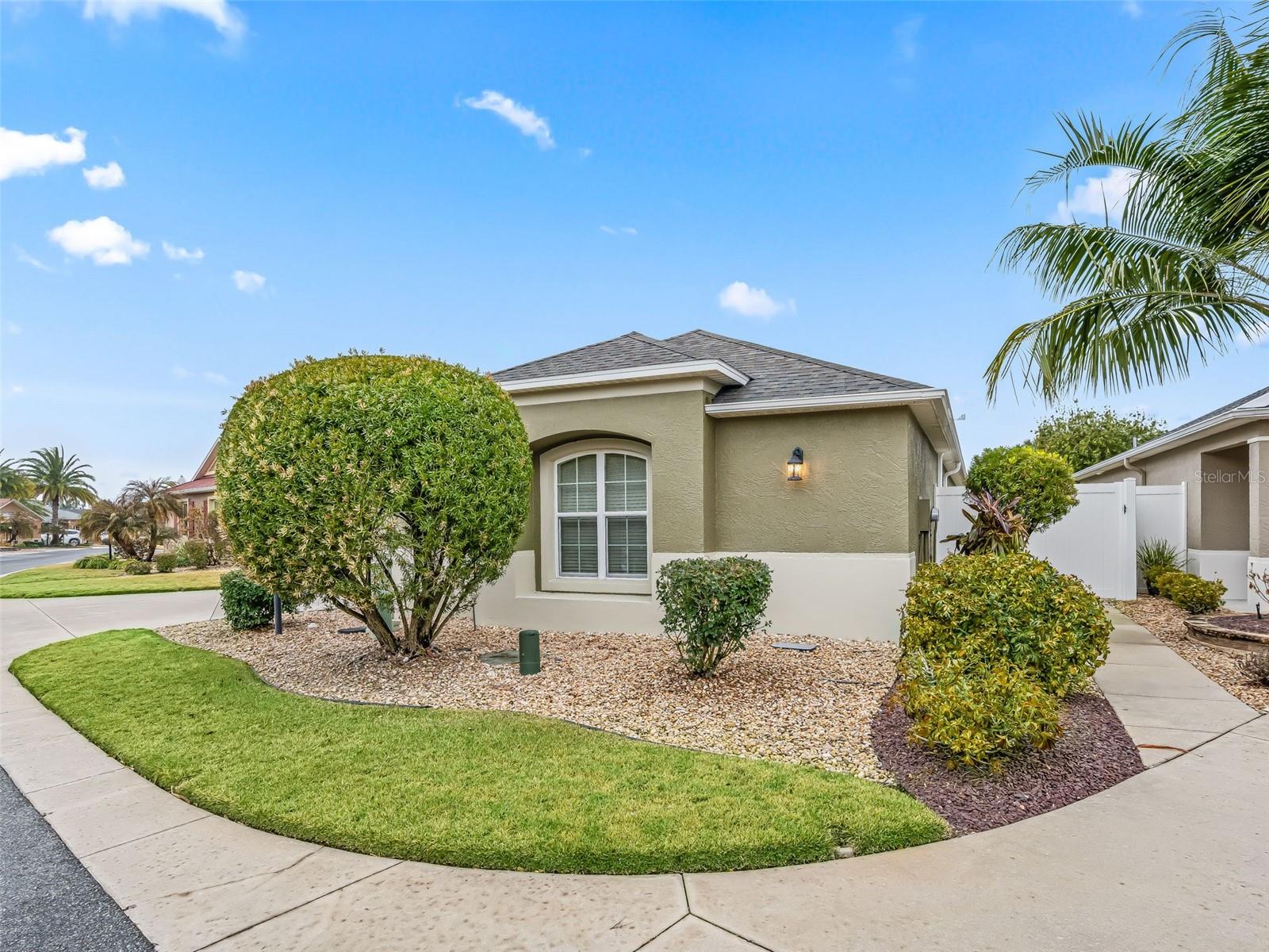 3698 Robertson Way, FL