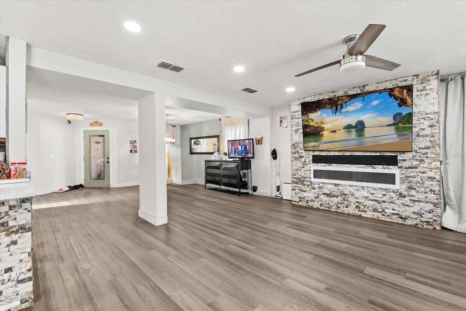 306 Rona Lane, FL