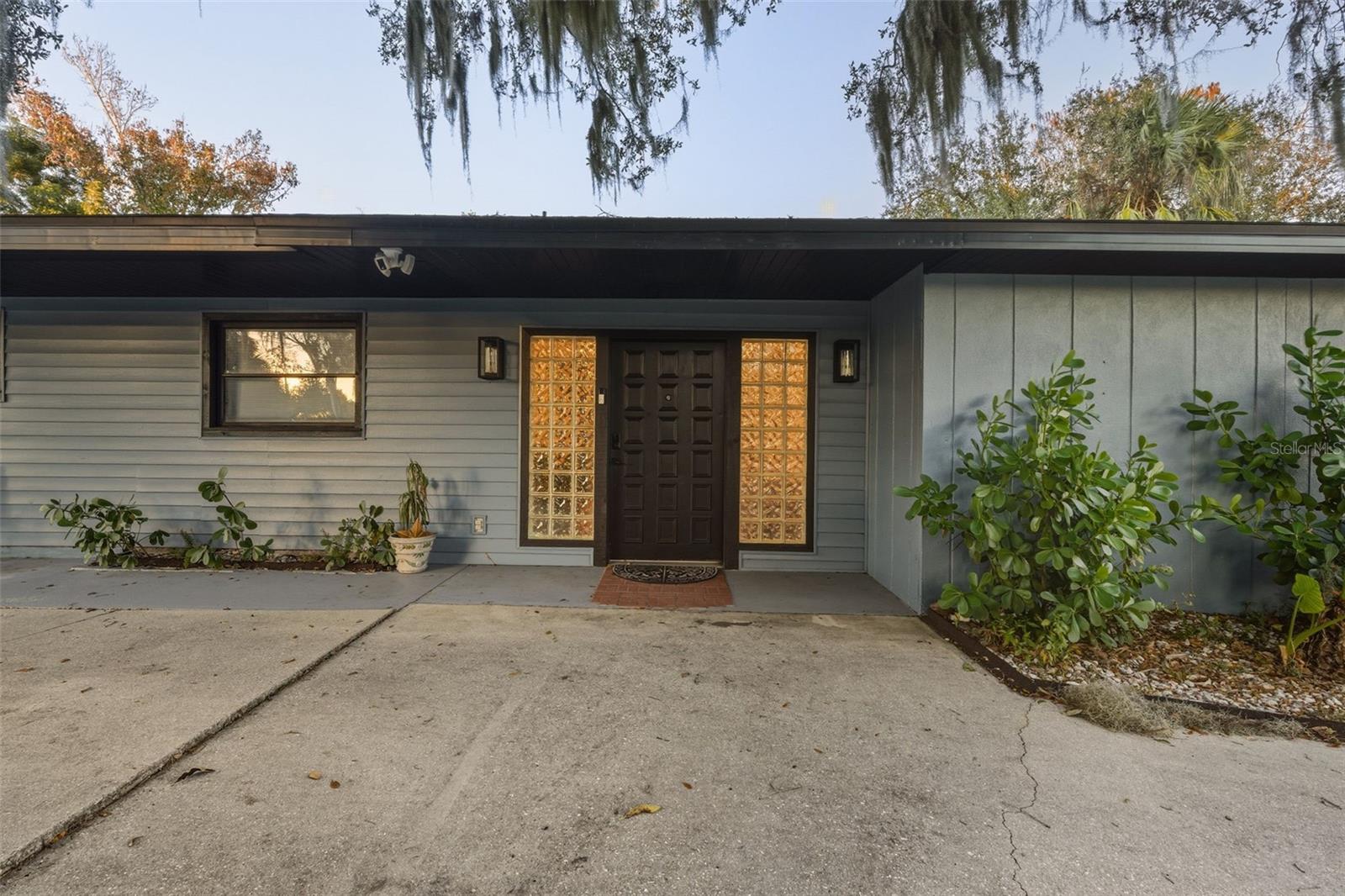 5700 Oakview Lane, FL