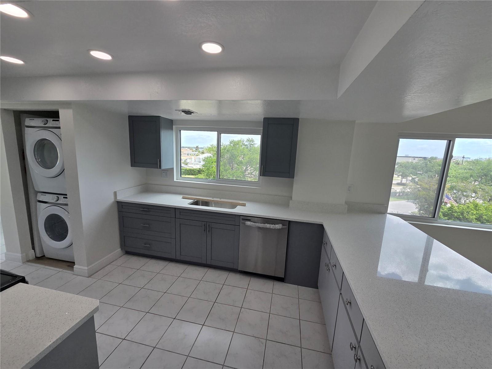 650 Island Way, FL