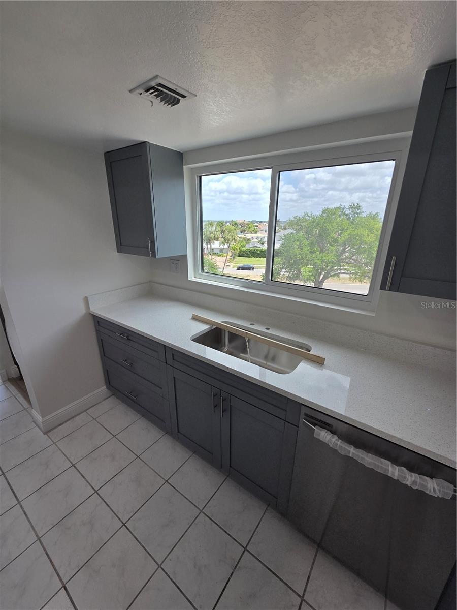 650 Island Way, FL