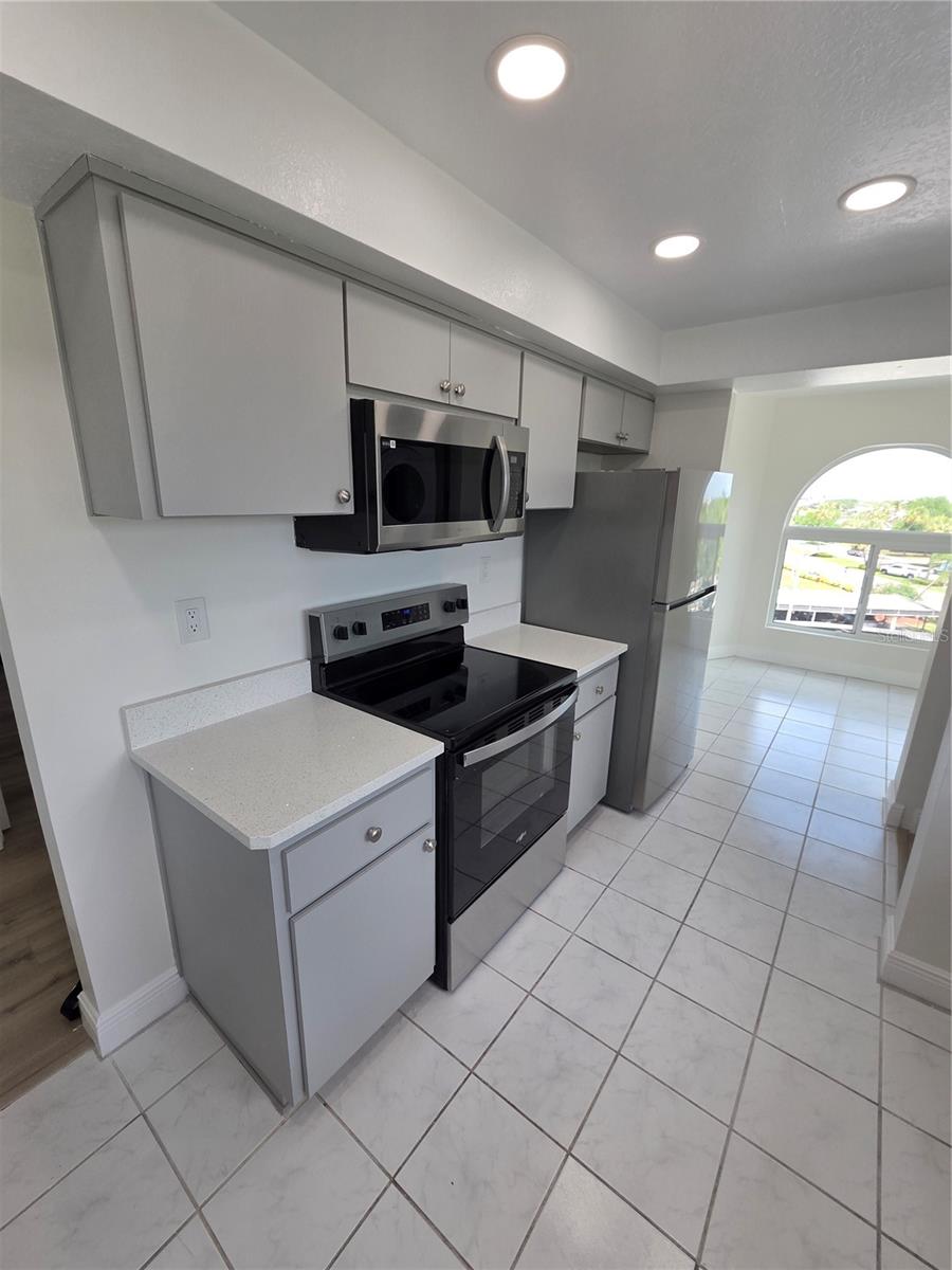 650 Island Way, FL