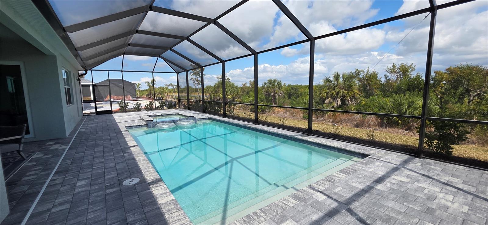 8006 Lakes Edge Lane, FL