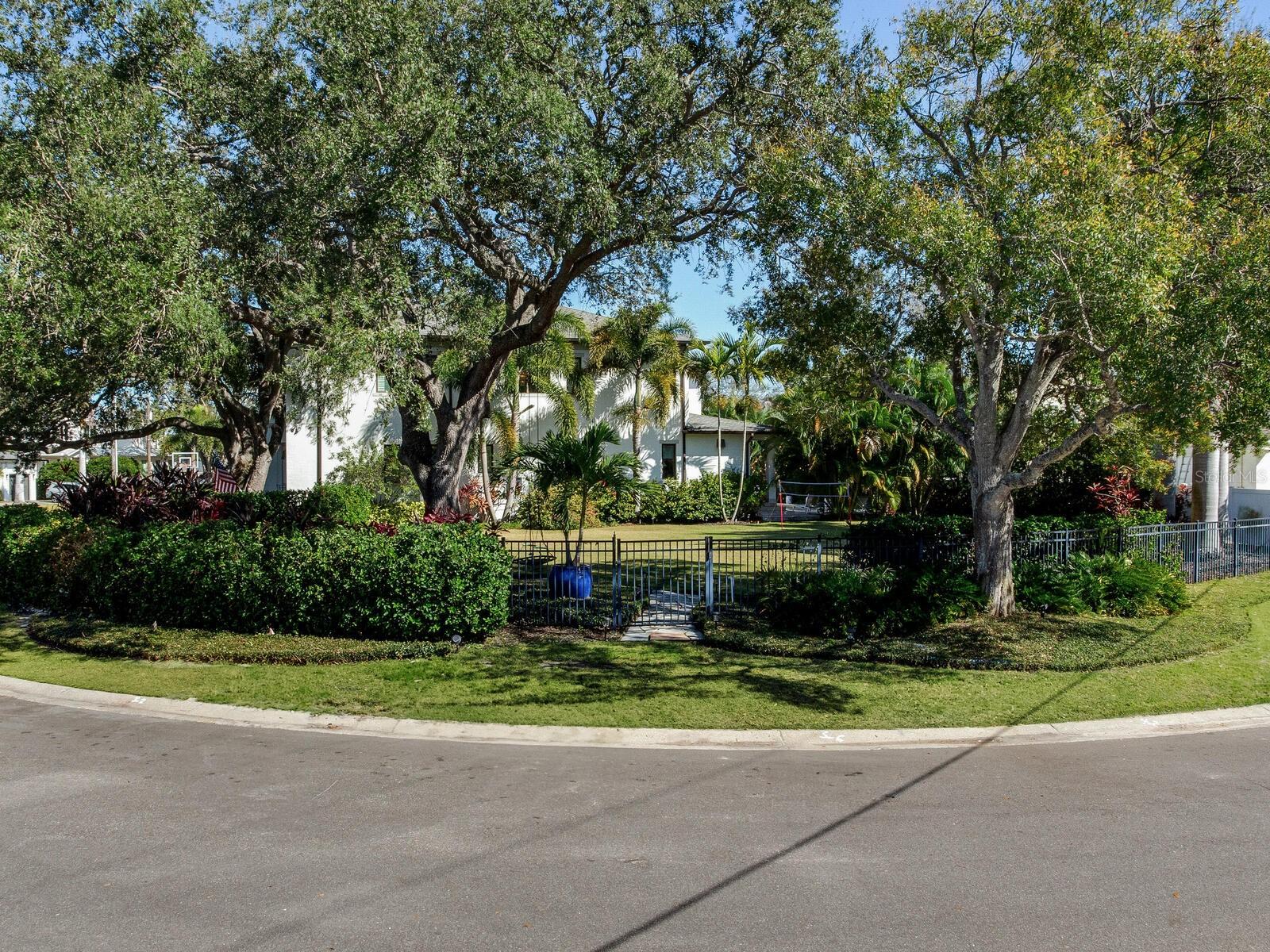 2501 Dundee Street, FL