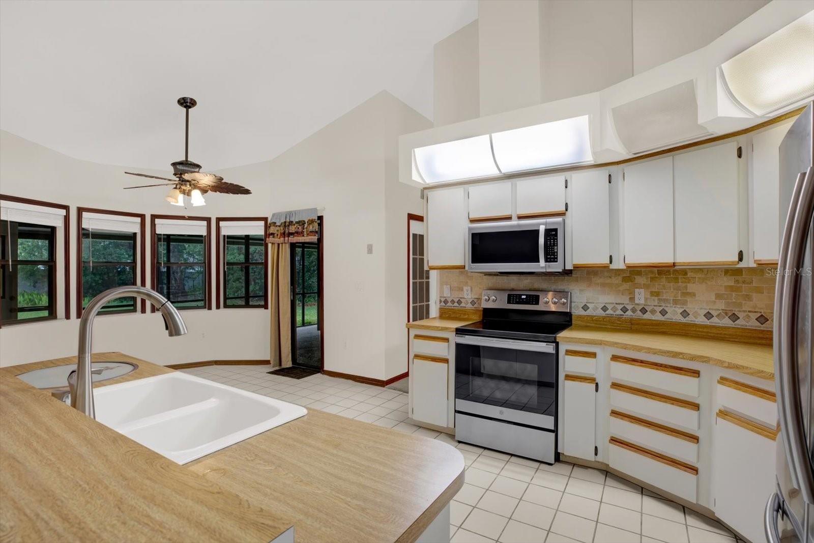 642 Erin Way, FL