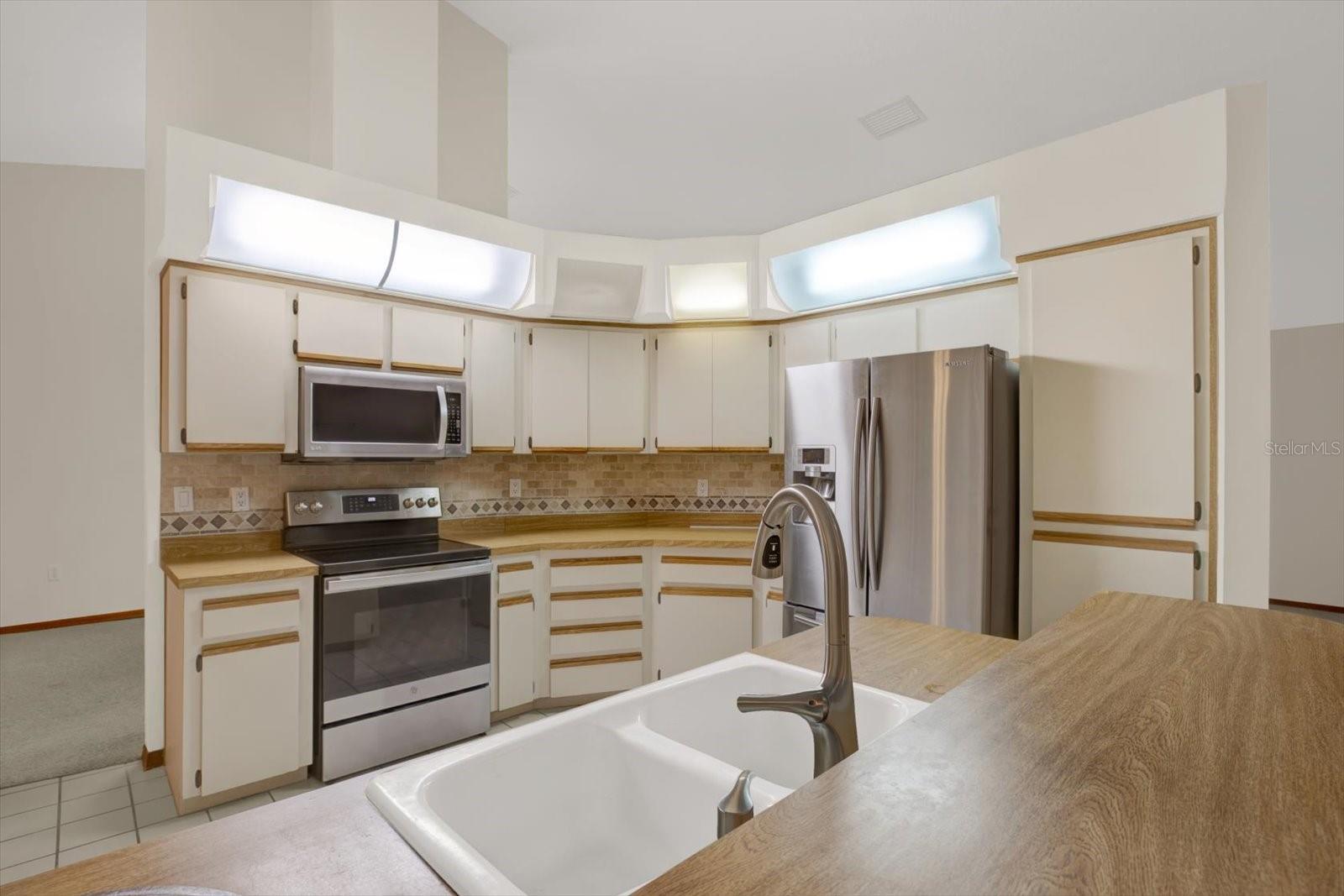 642 Erin Way, FL