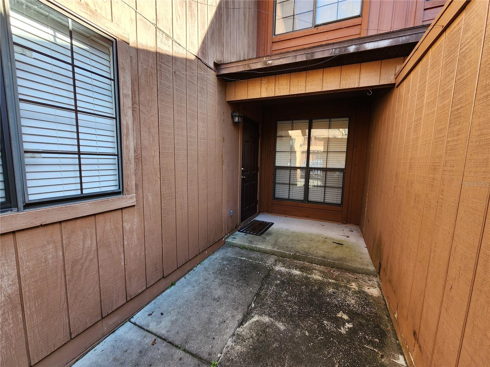 5823 9 Place, FL