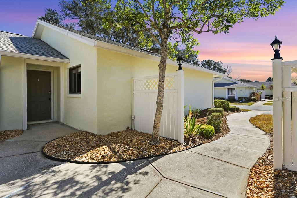 1 Lake Forest Place, FL