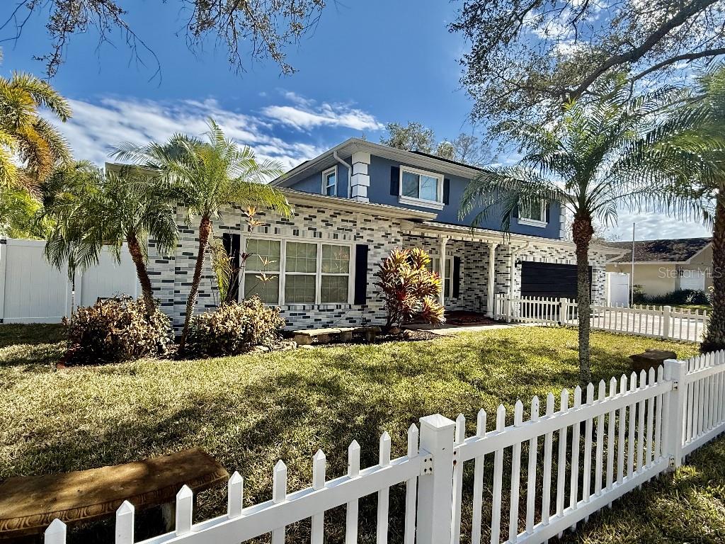2563 Knotty Pine Way, FL