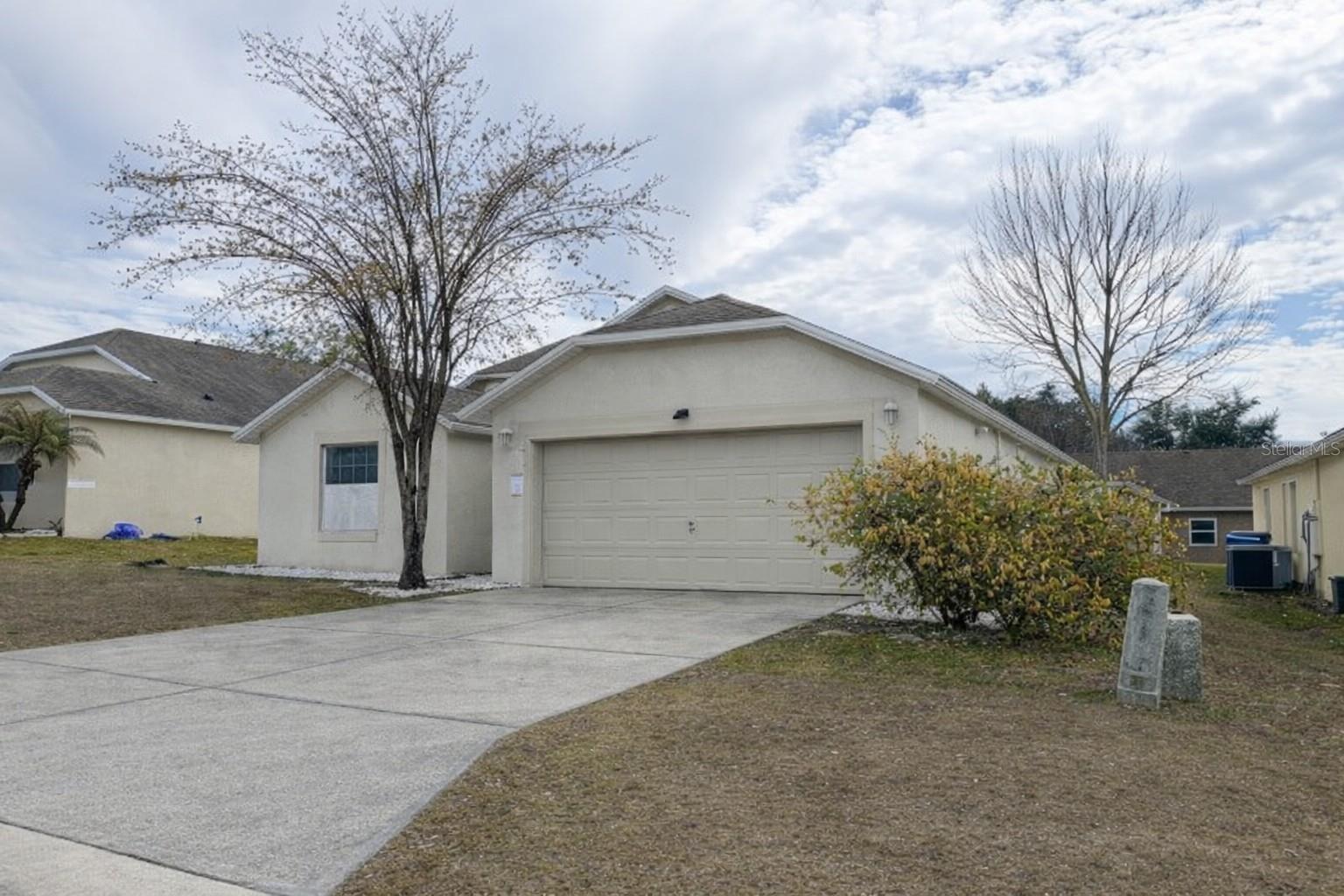 551 Lake Charles Drive, FL