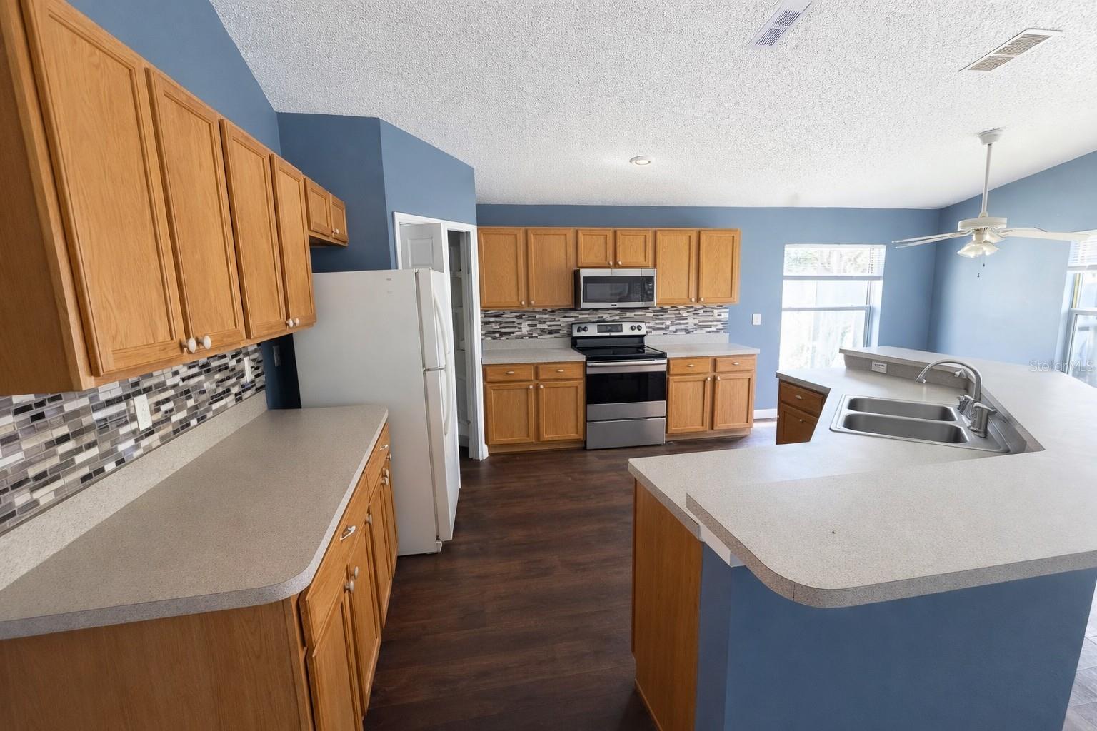 551 Lake Charles Drive, FL