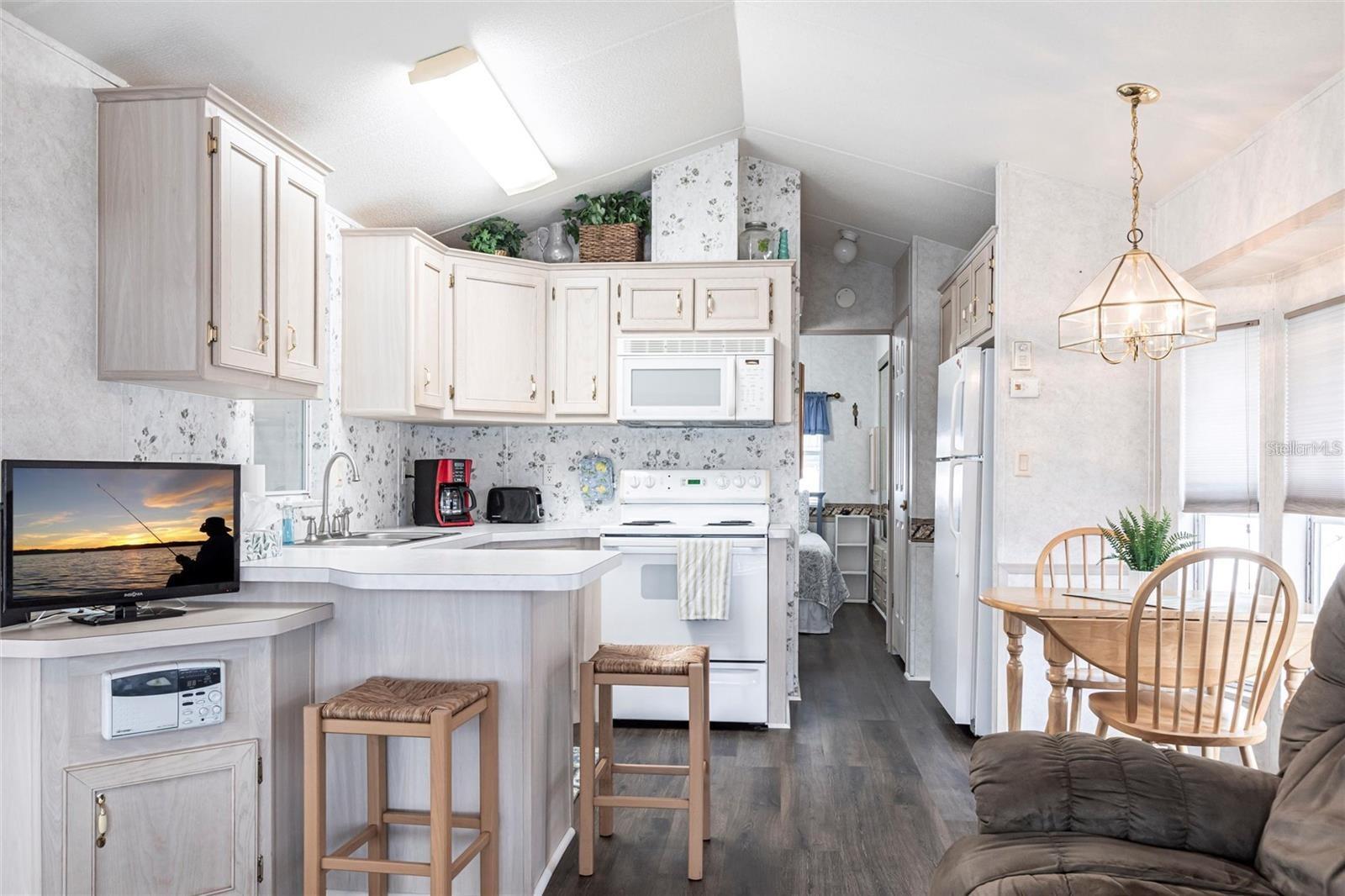 1604 Manatee Loop, FL