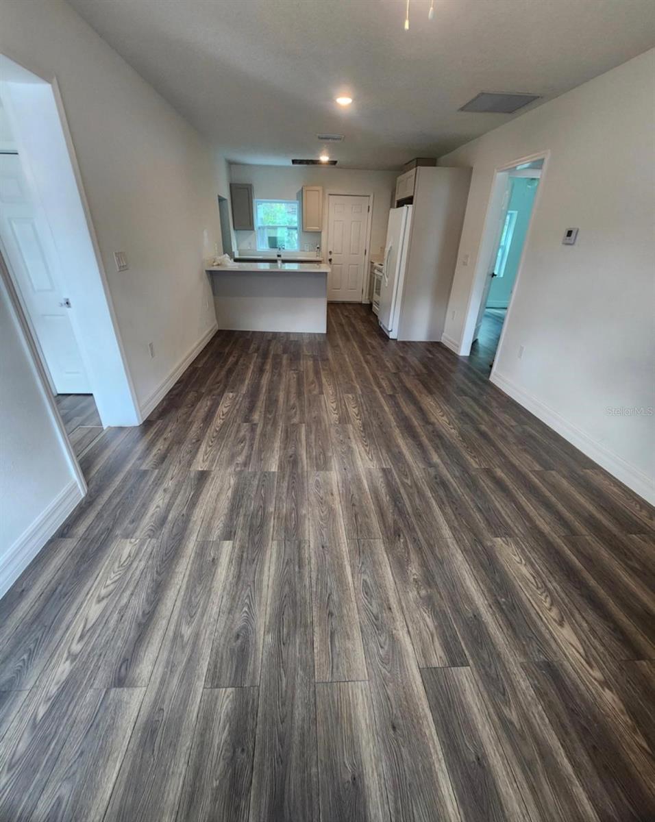 110 Goldwyn Avenue, FL