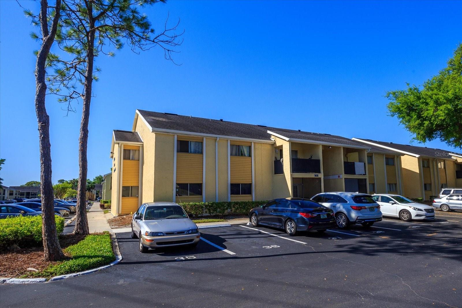 908 Lake Destiny Road, FL