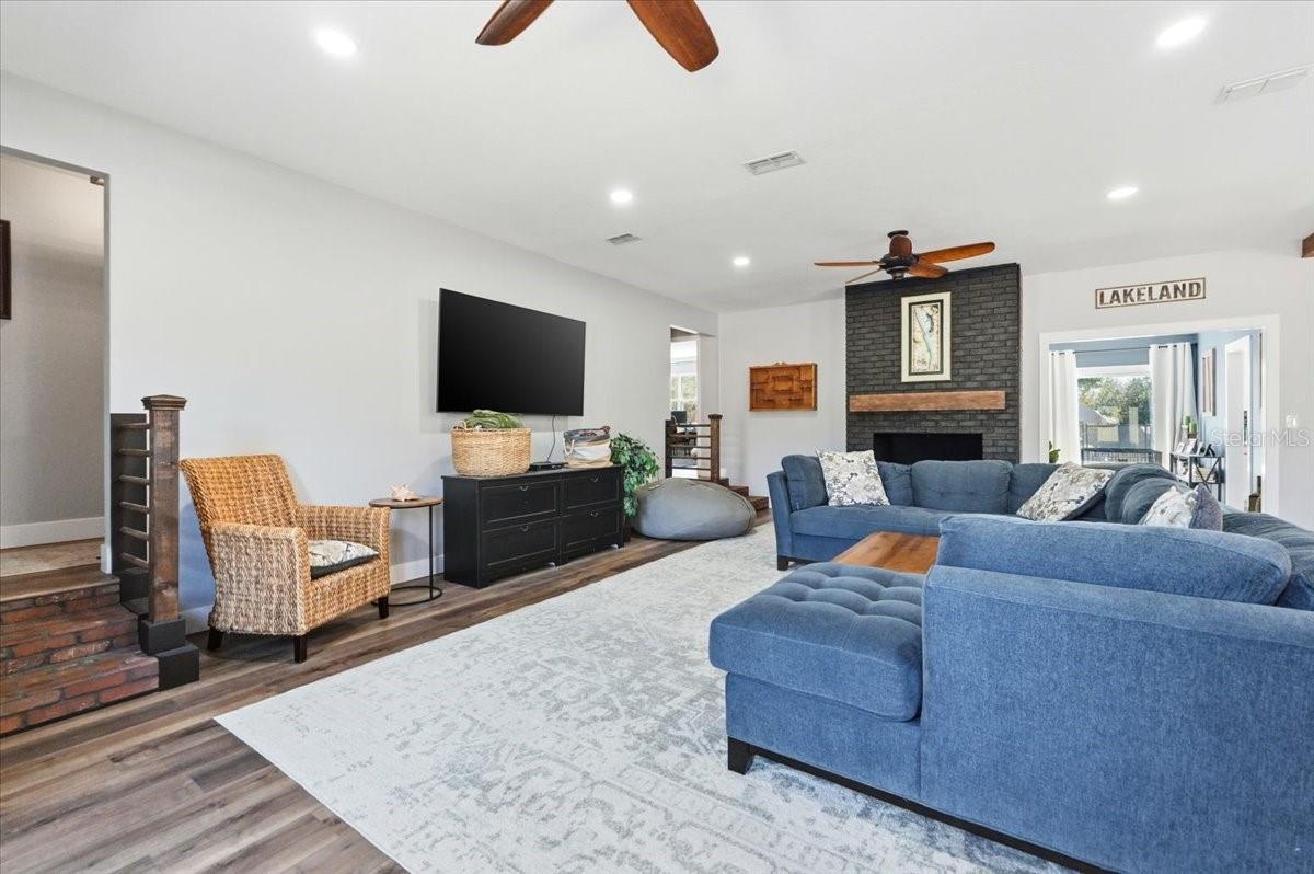 5225 Glenmore Drive, FL