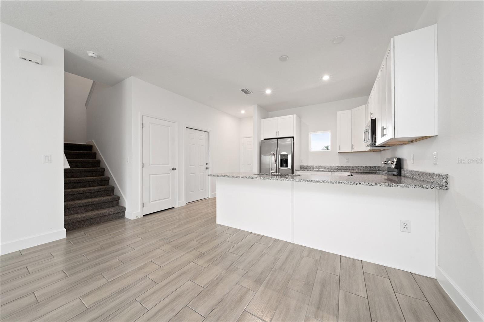 462 Lake Shore Parkway, FL