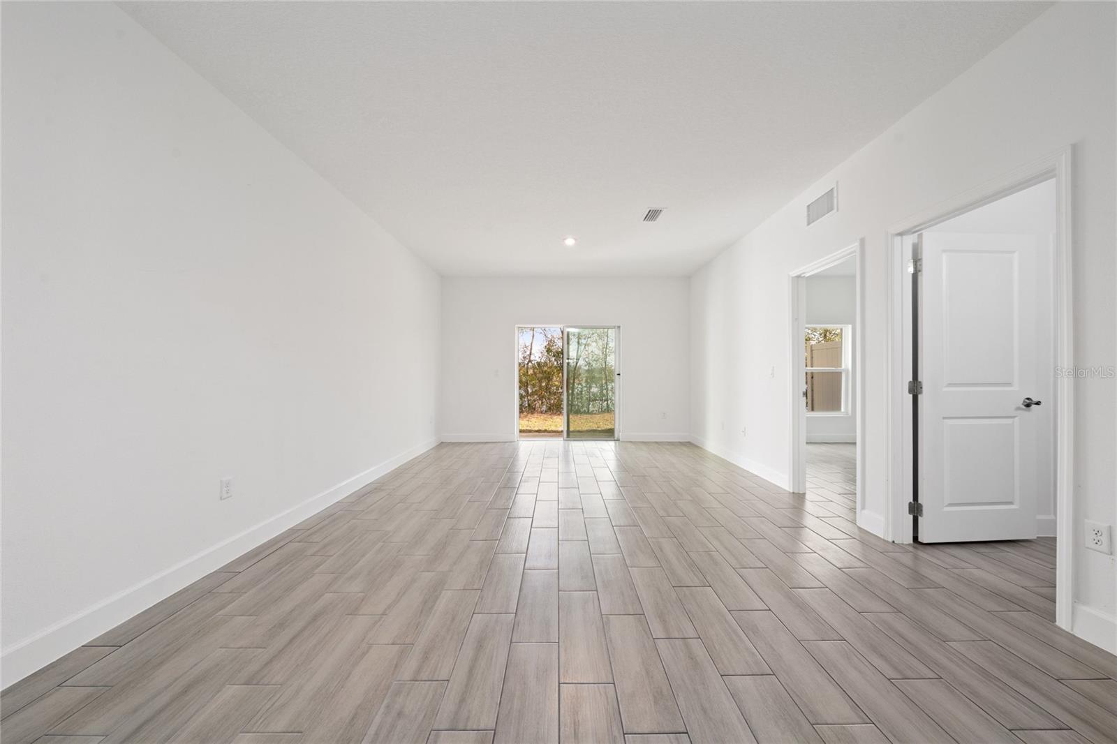 462 Lake Shore Parkway, FL