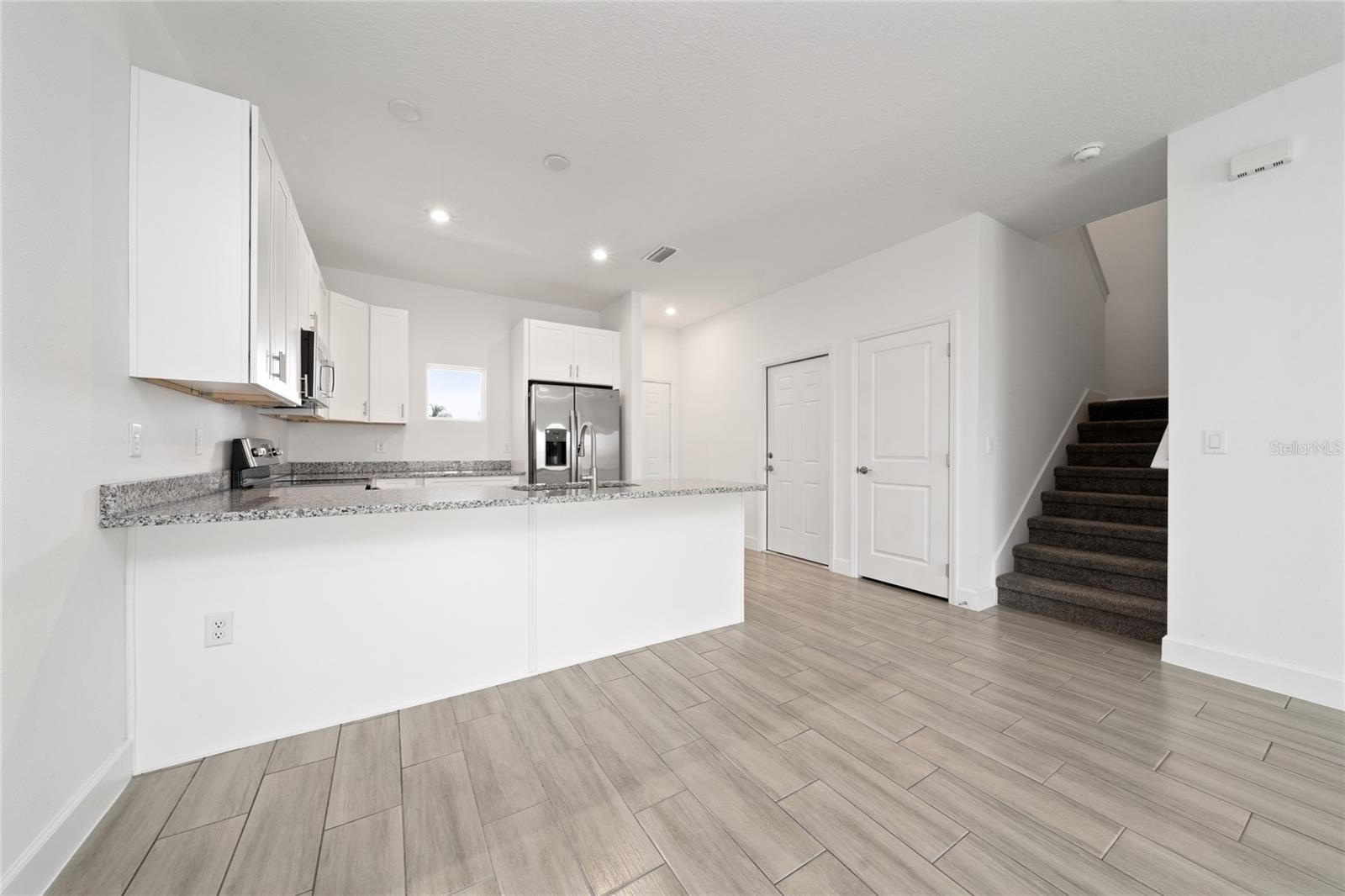 460 Lake Shore Parkway, FL
