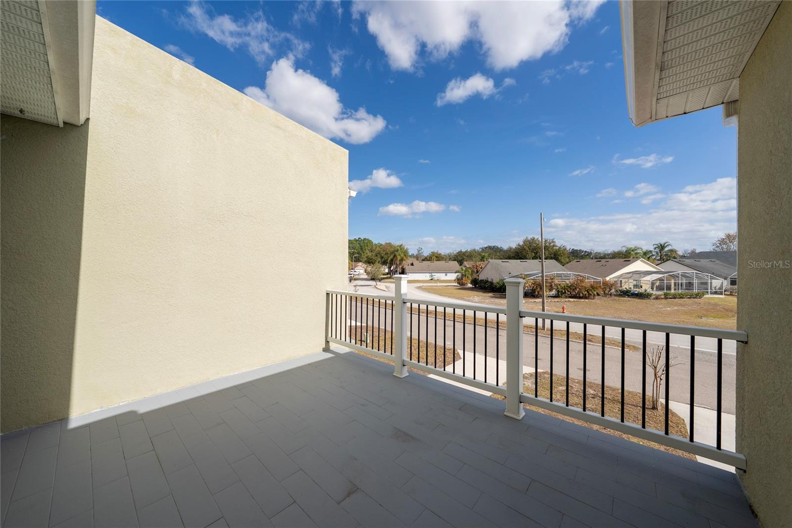 460 Lake Shore Parkway, FL