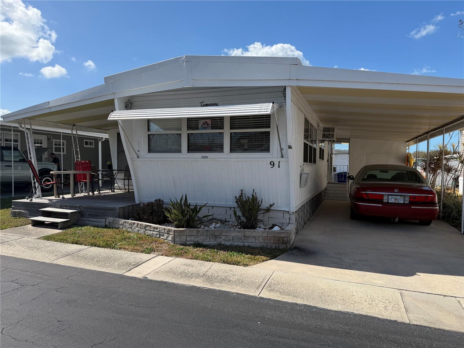 1040 Main Street, FL