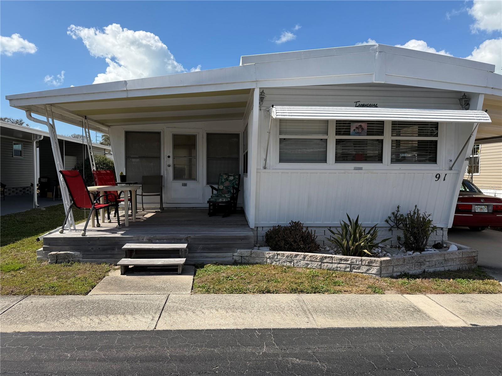 1040 Main Street, FL