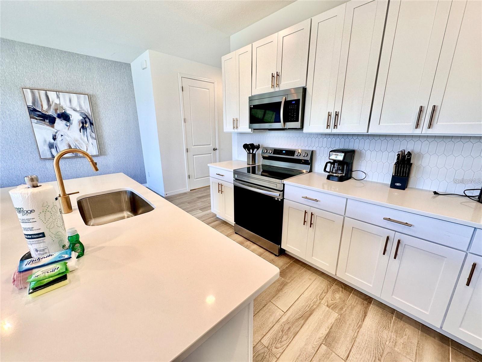 1047 Plantation Lane, FL