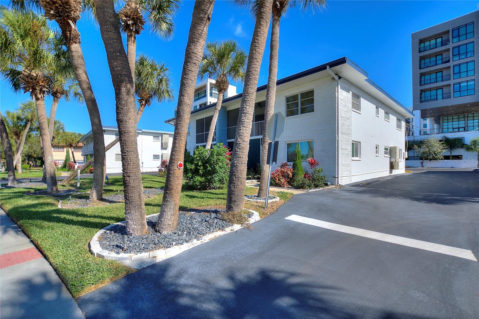MAXIMO HARBOUR CONDO, 33711