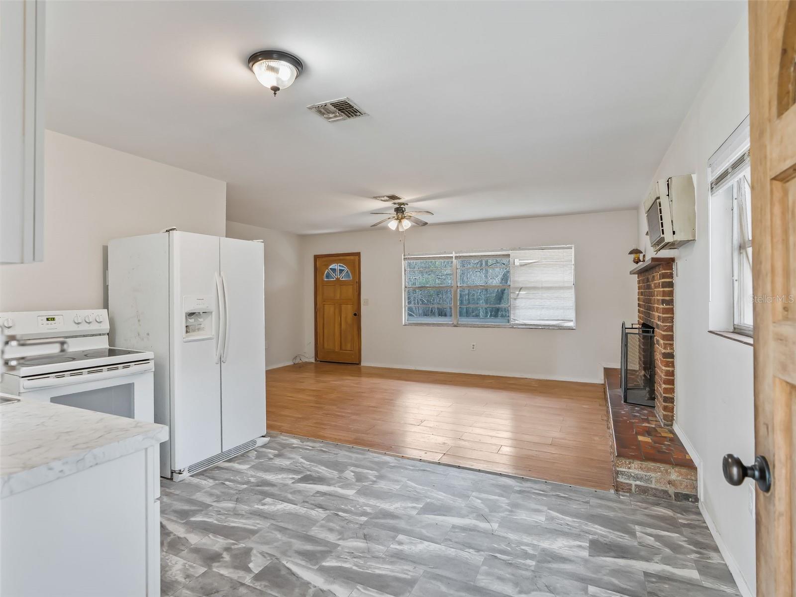 8935 Cr 647s, FL