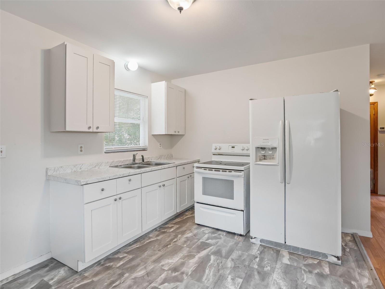 8935 Cr 647s, FL