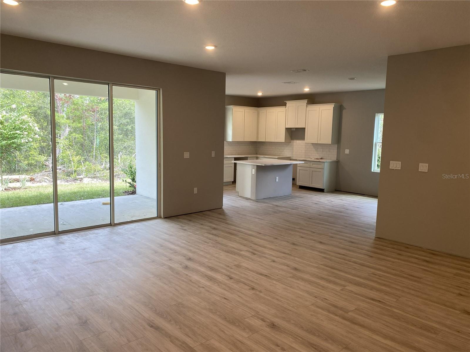 6 Hemlock Court, FL