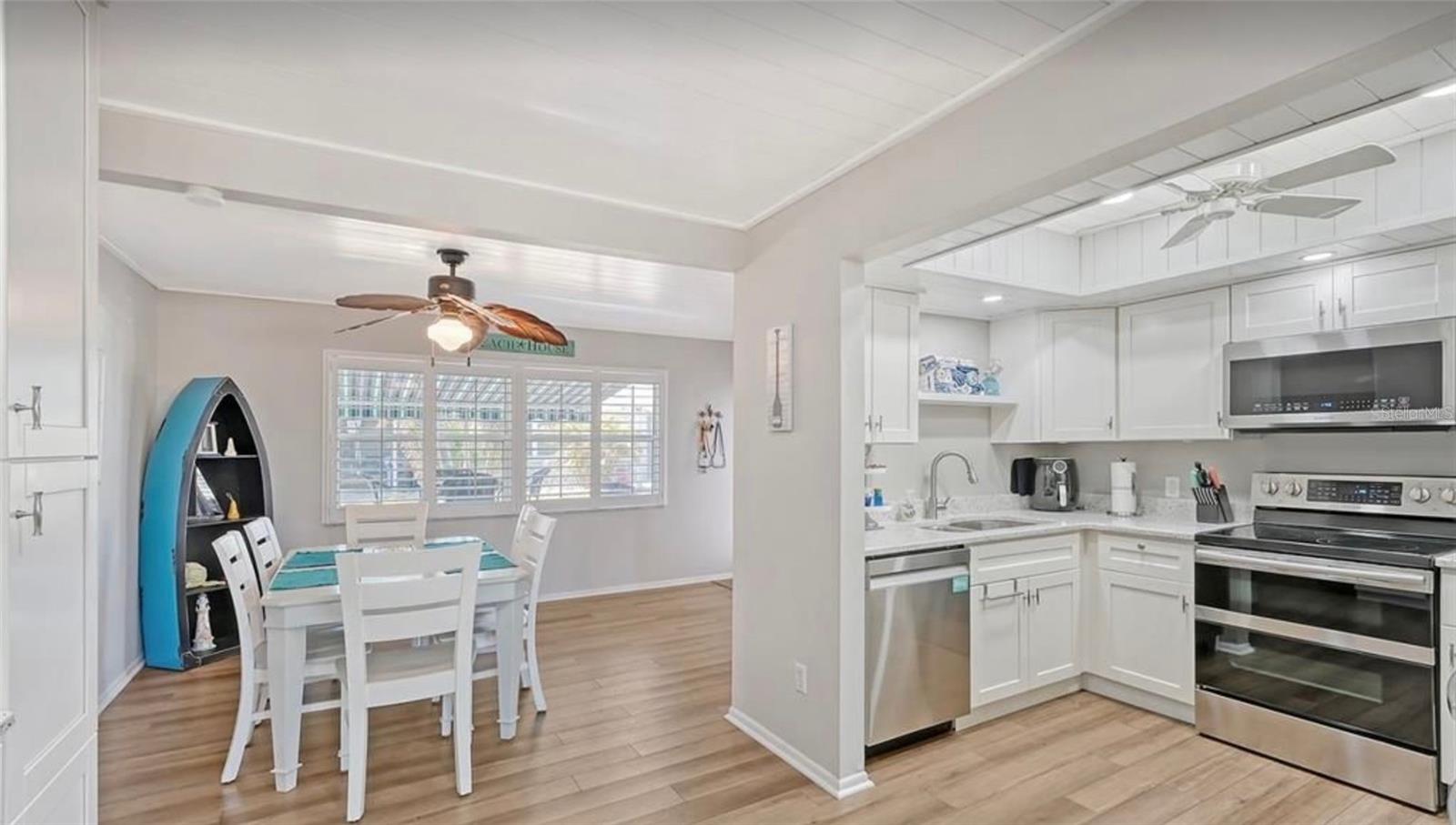 1019 Beach Manor Center, FL