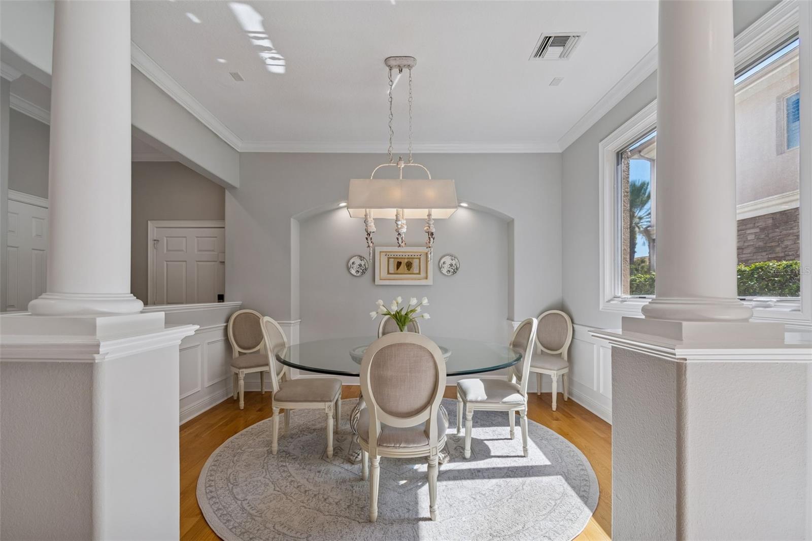 610 Saxony Boulevard, FL