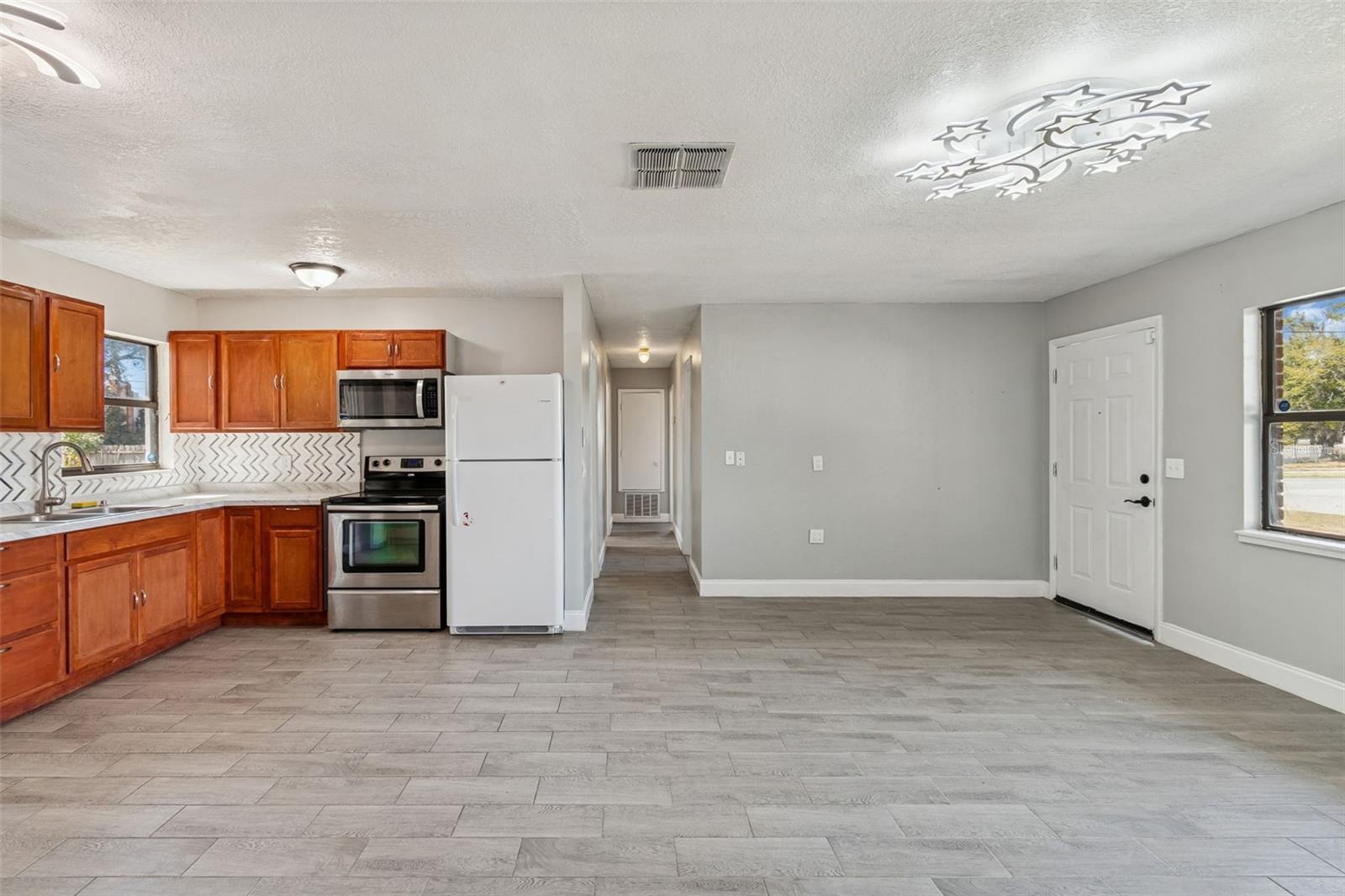 1402 Rolling Green Drive, FL