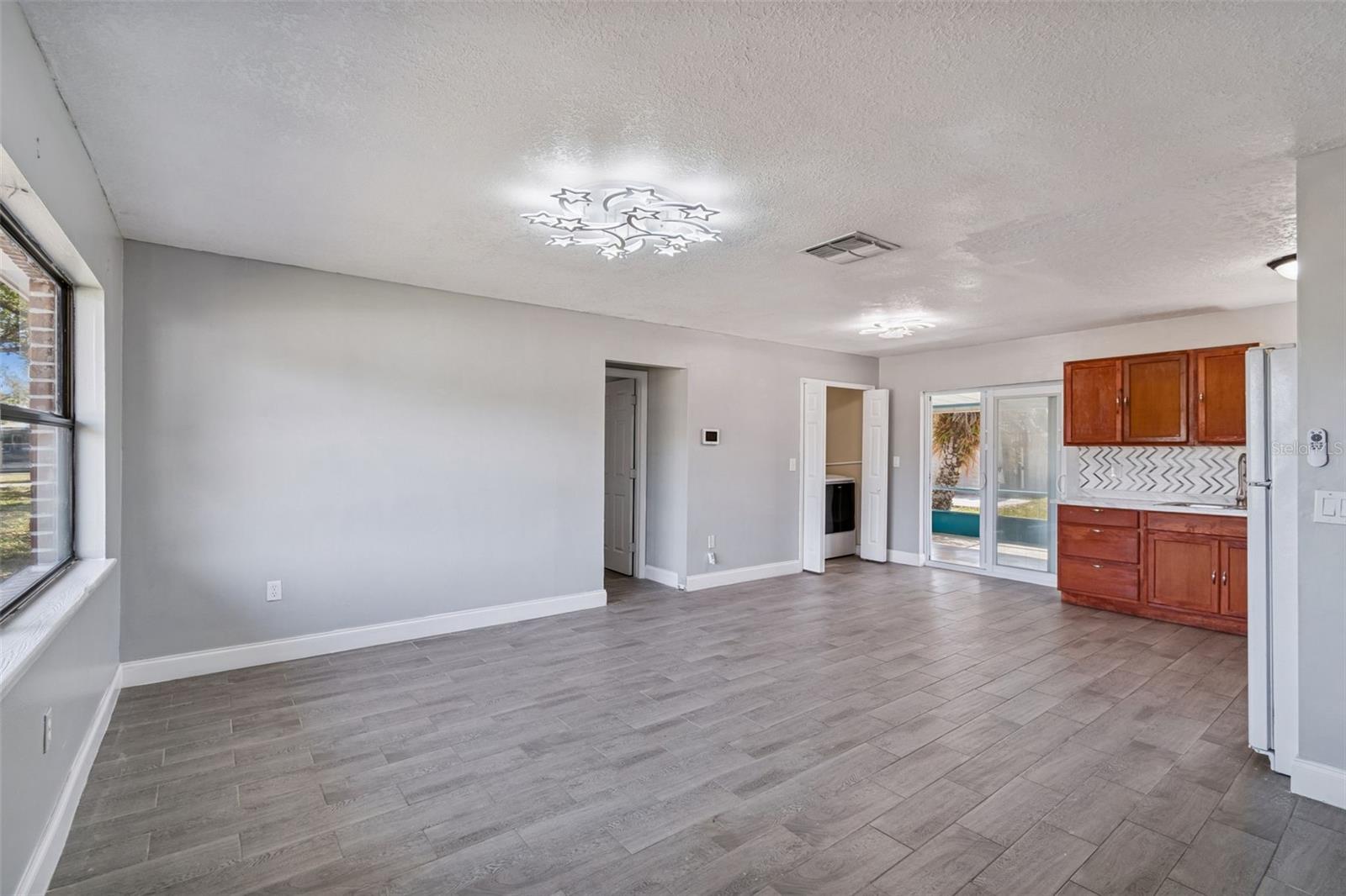 1402 Rolling Green Drive, FL