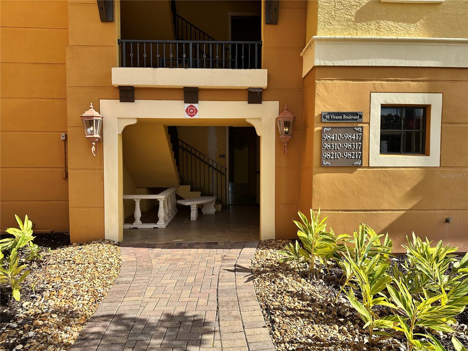 98 Vivante Boulevard, FL