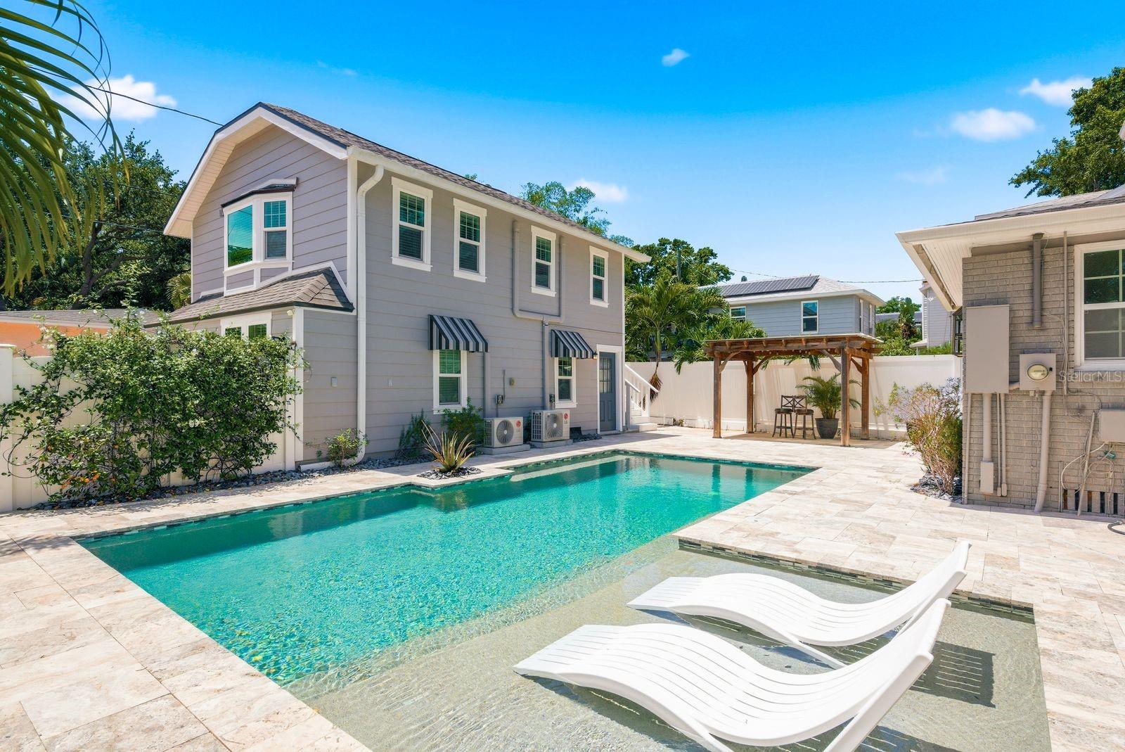 800 18th Avenue, FL