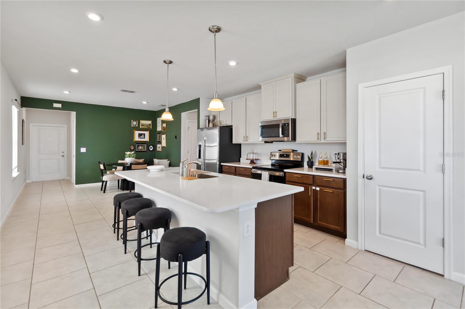 1528 Eucalyptus Way, FL