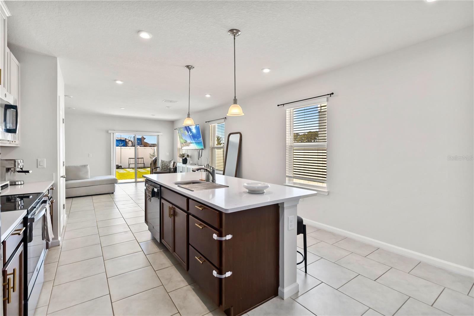 1528 Eucalyptus Way, FL