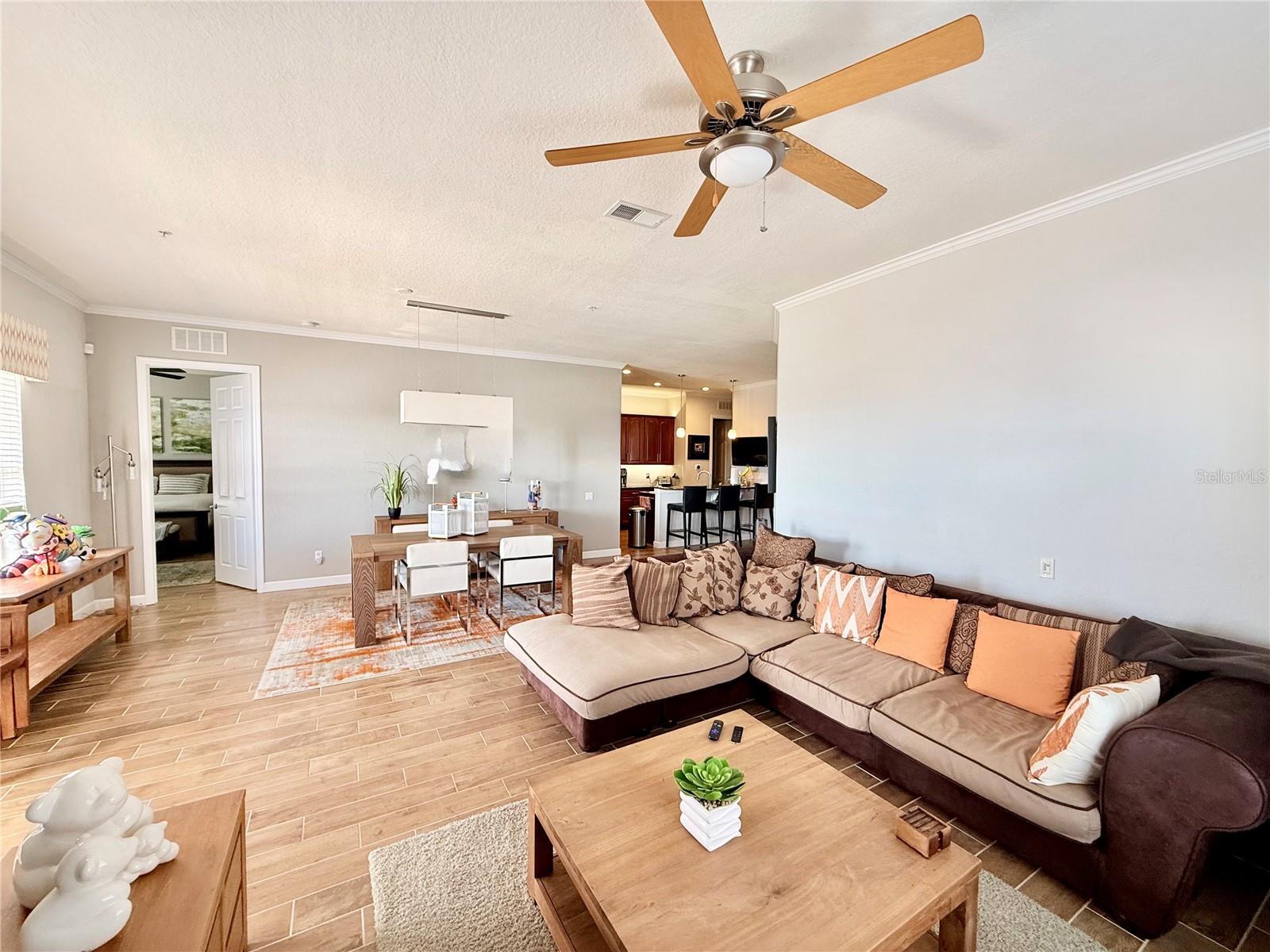 5048 Shoreway Loop, FL