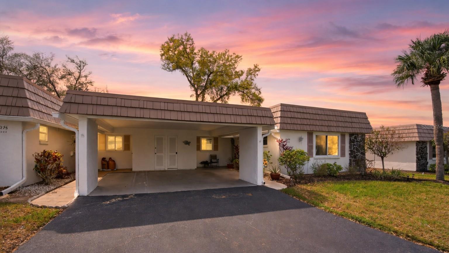 2320 Aquabluff Place, FL