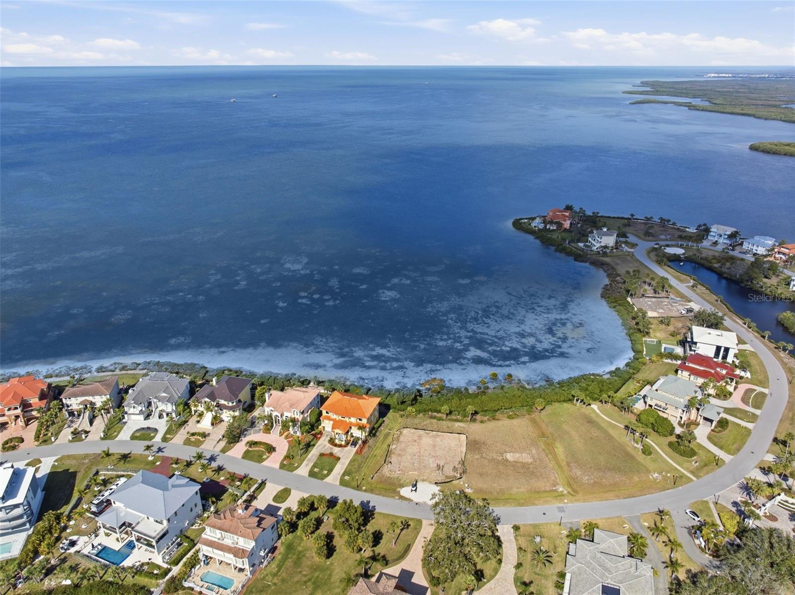 25 Harborpointe Drive, FL