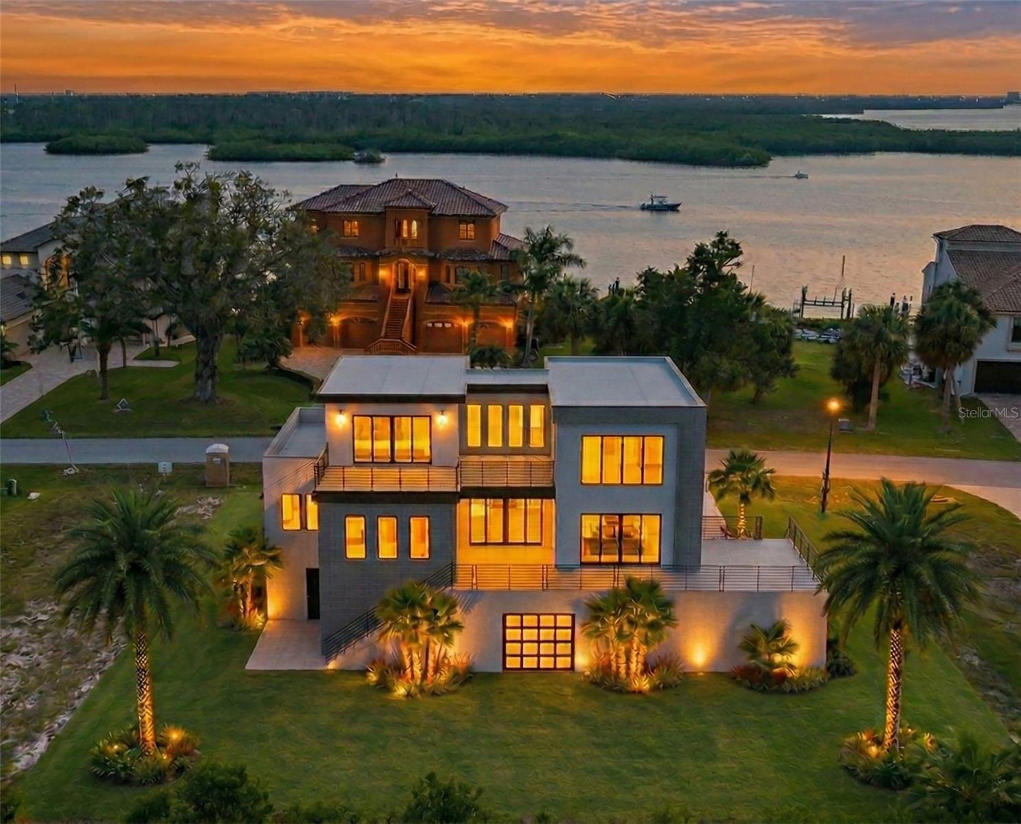 25 Harborpointe Drive, FL