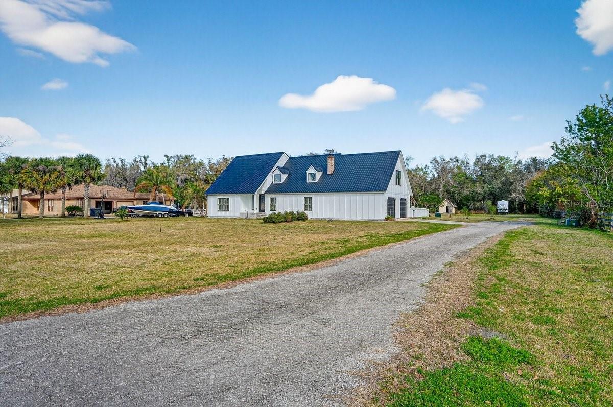 425 Country Circle Drive, FL
