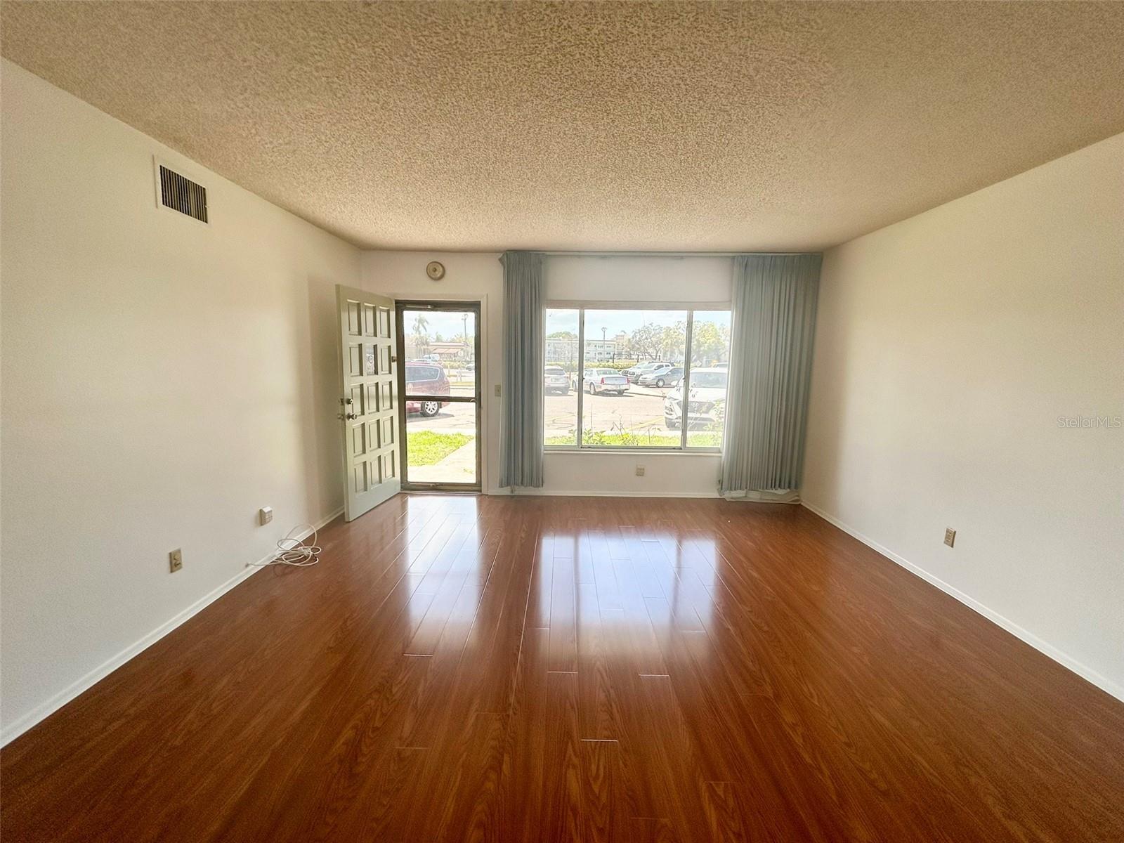 2400 Columbia Drive, FL