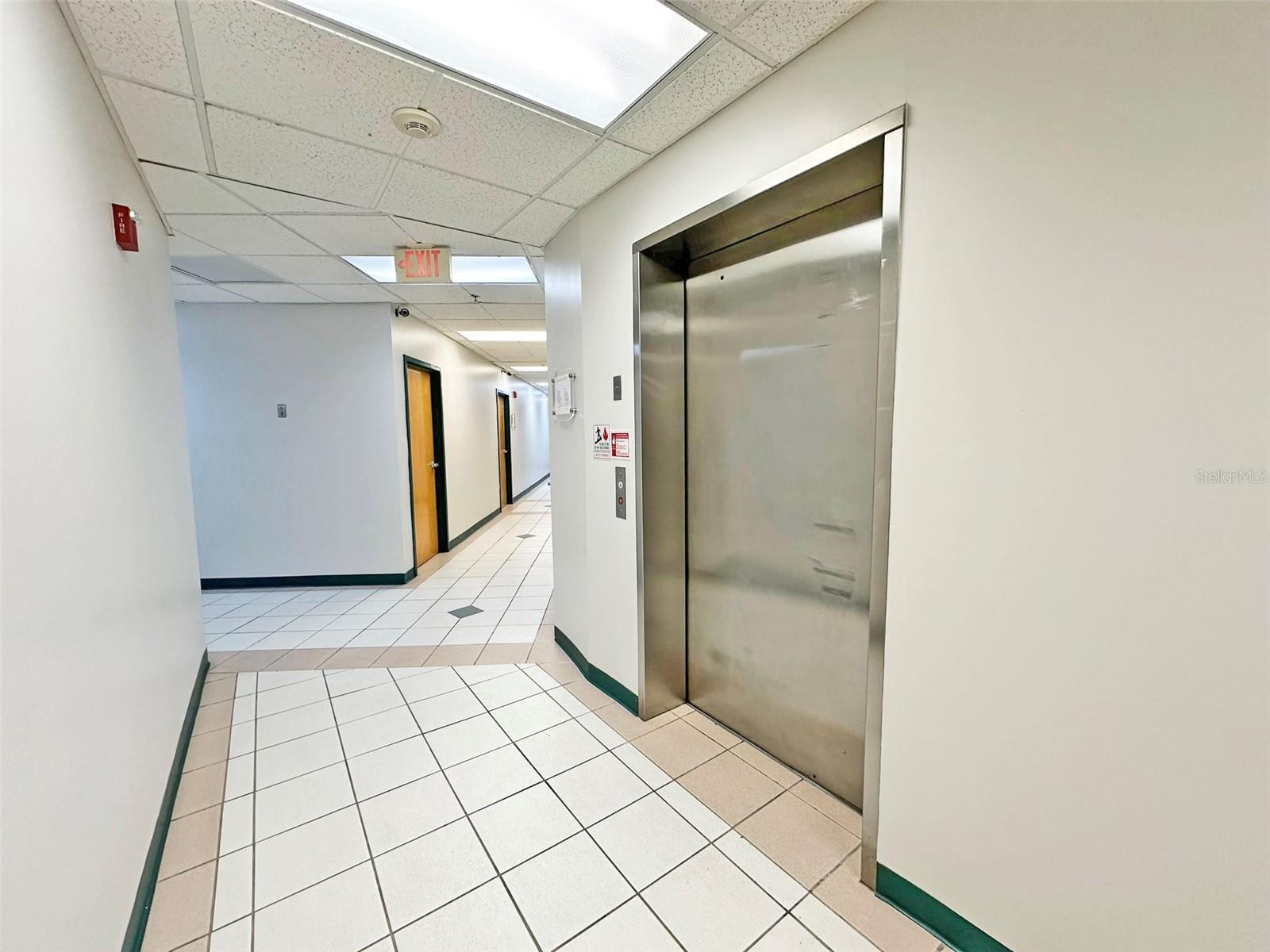 7802 Kingspointe Parkway, FL