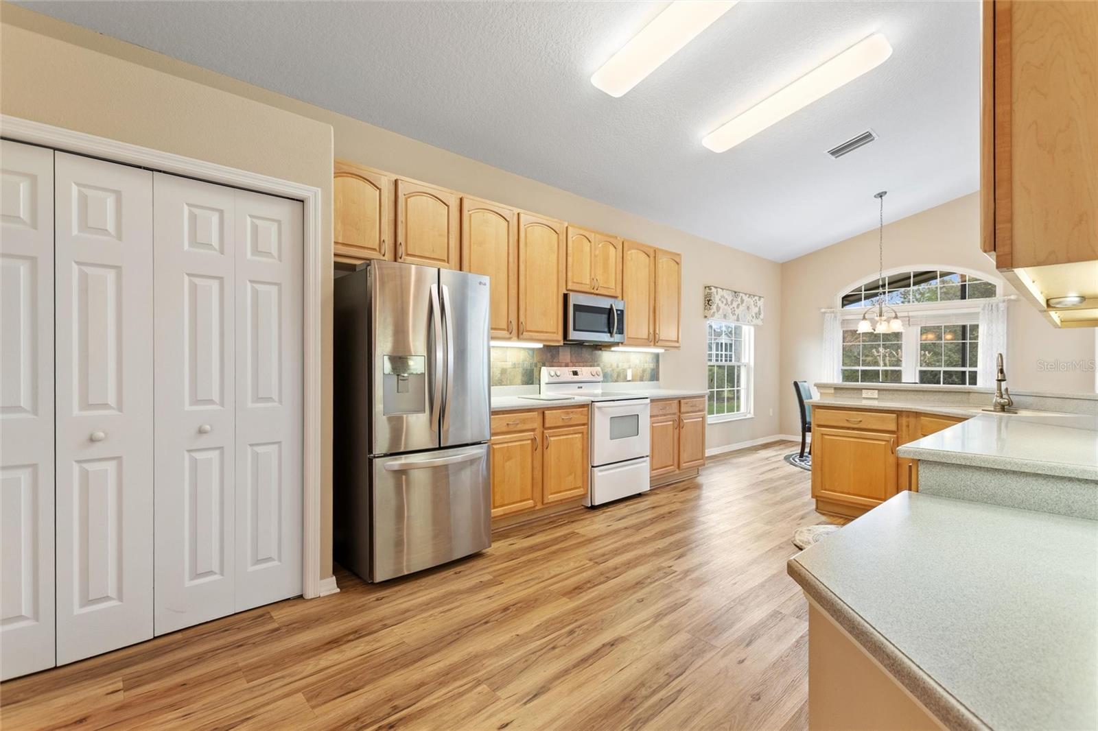 832 Cunningham Dr, FL