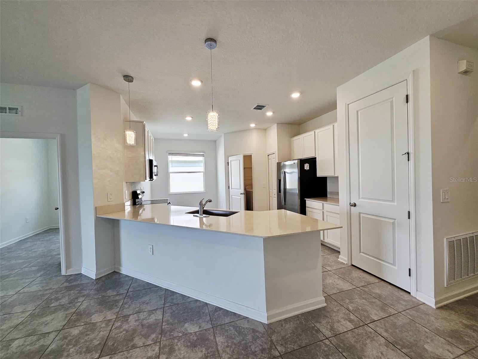 652 Daring Dr, FL