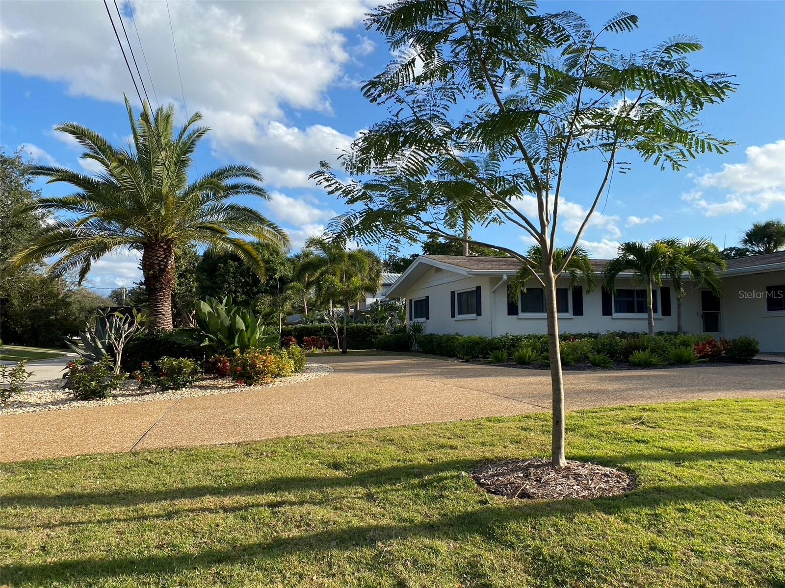814 Paradise Way, FL