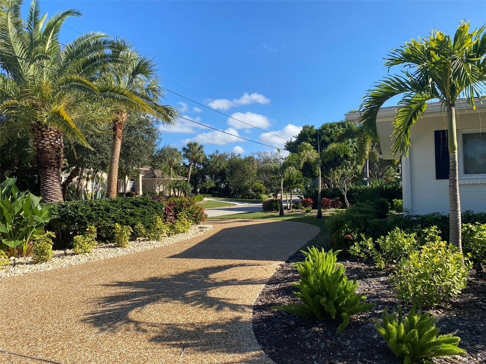 814 Paradise Way, FL