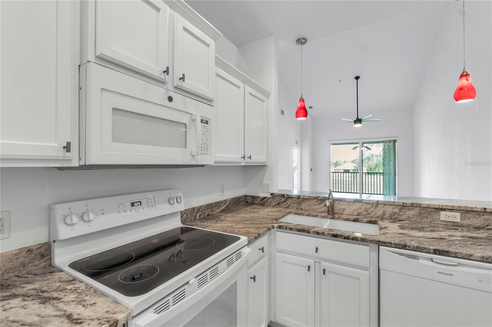 819 Fairwaycove Lane, FL